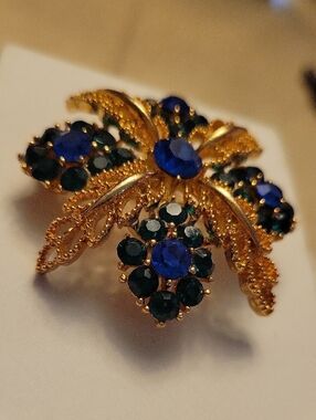 Lisner Brooch Stunning Blue